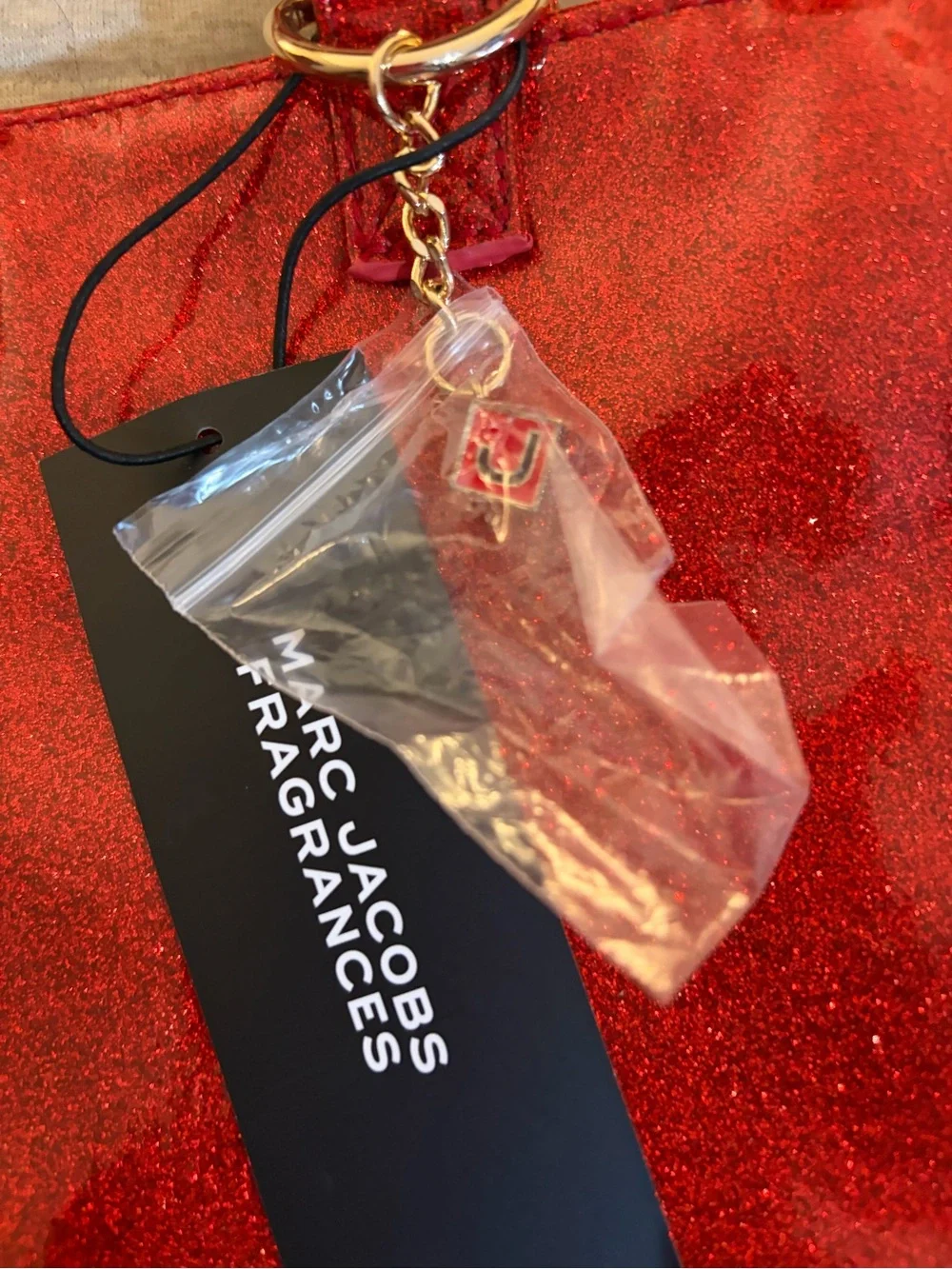 Marc Jacobs Fragrance Medium Tote Bag Glittery Red w/charm - Picture 3 of 5